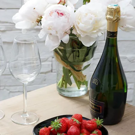 Super Location Meets Charming Studio -ecole Militaries Champ De Mars - 7th Arrondisment Appartamento *